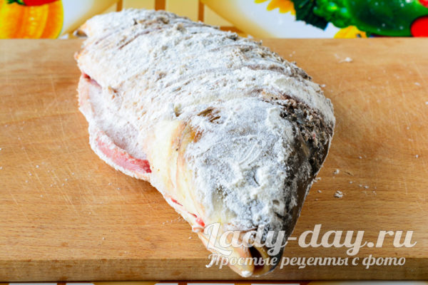 Обвалять в муке