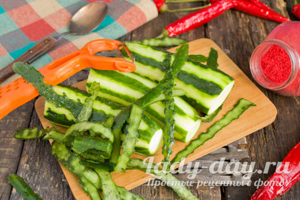 Очистить огурцы от кожуры