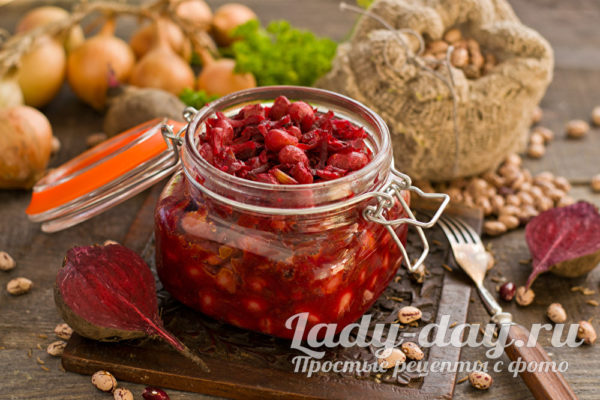 Вкусный салат на зиму из свеклы и фасоли