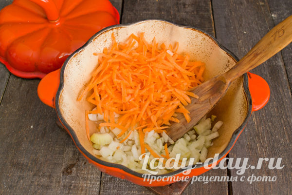 Натереть морковку