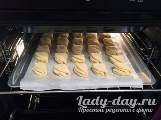 испечь печенье в духовке