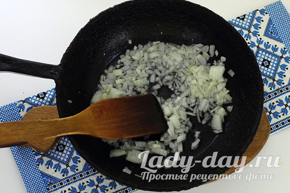 жарить лук