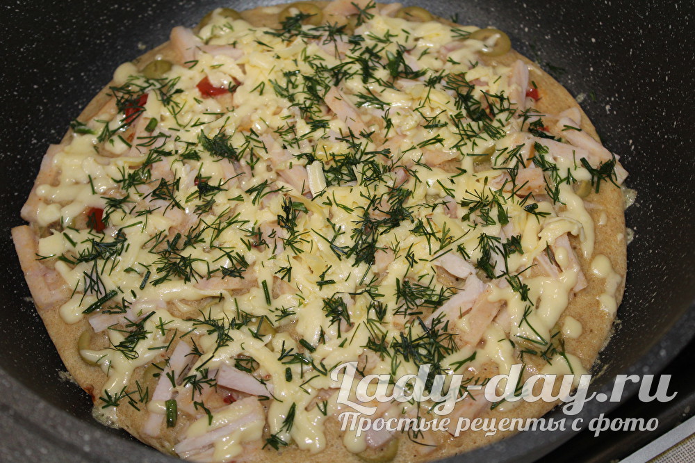 на сковороде