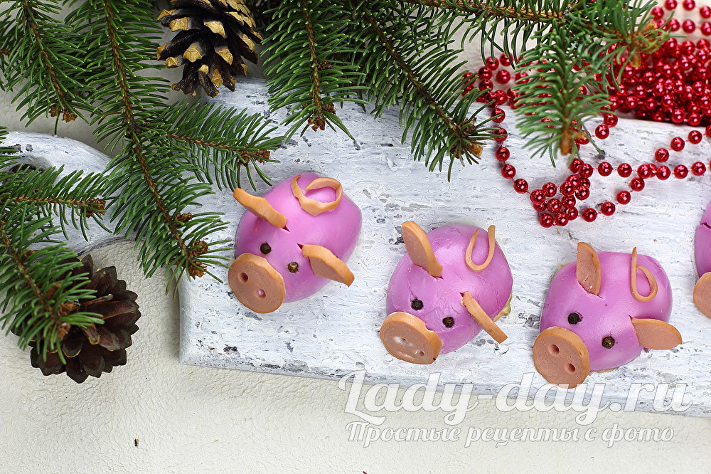 Новогодняя закуска «Гламурные свинки»