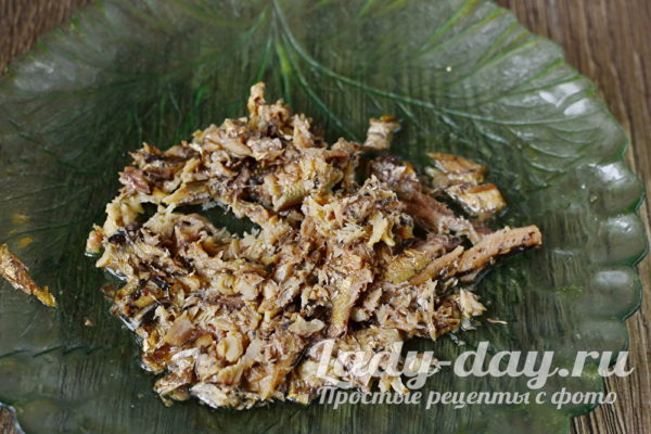 рыбу размять вилкой