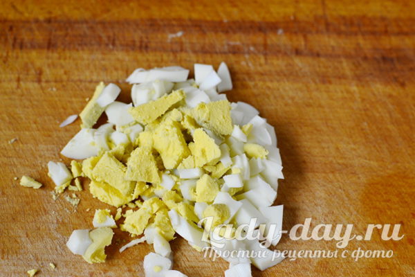 яйца нарезать