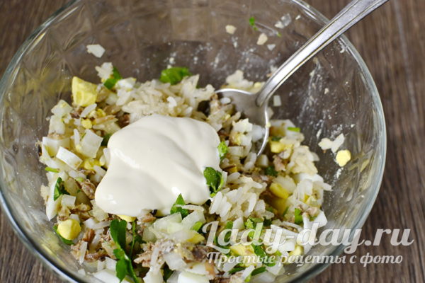 заправить майонезом