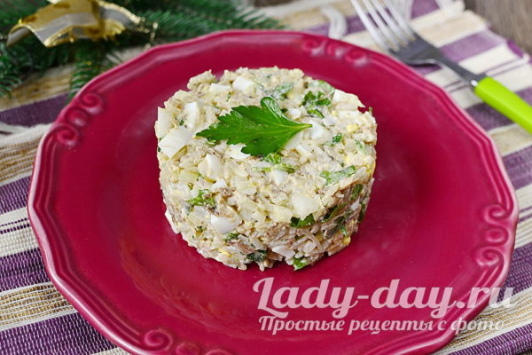 салат из сайры с рисом и яйцом