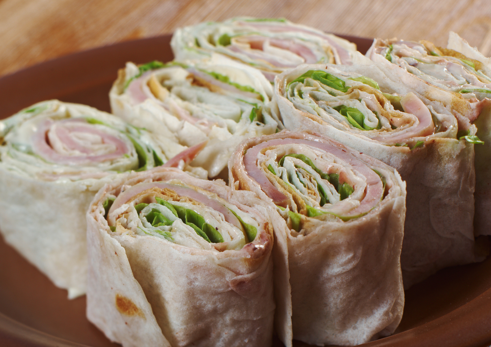 Ролл с ветчиной и шпинатом