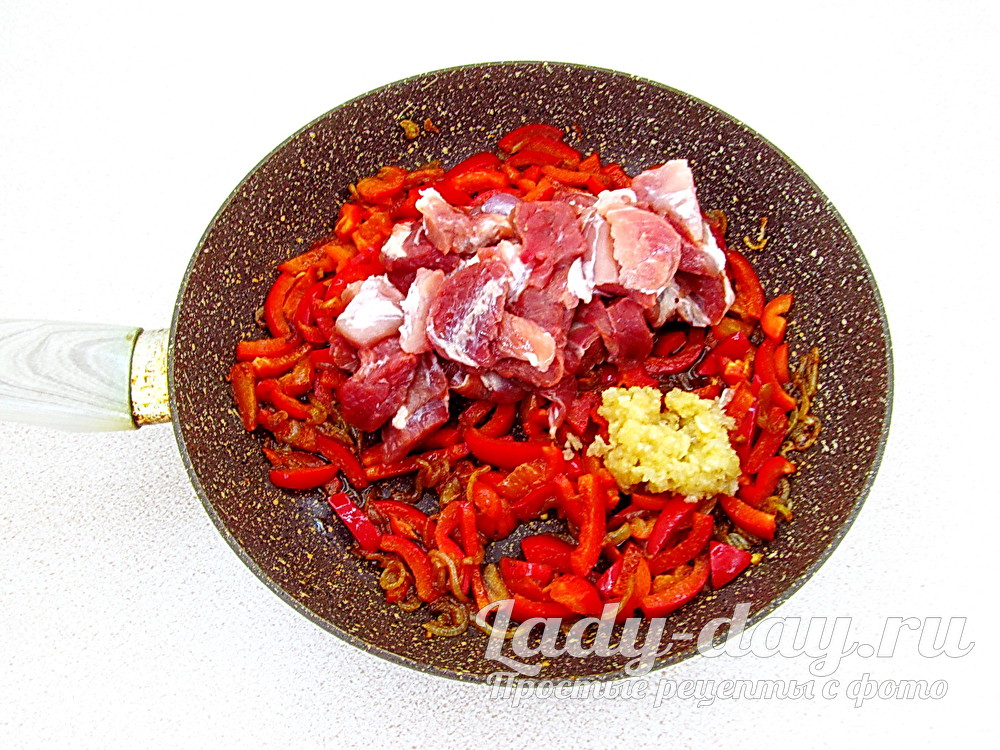 мясо и чеснок