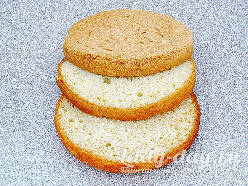 разрезать бисквит