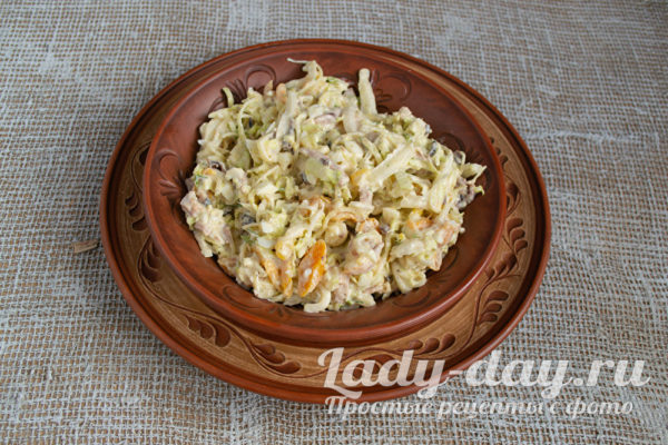 смешать салат