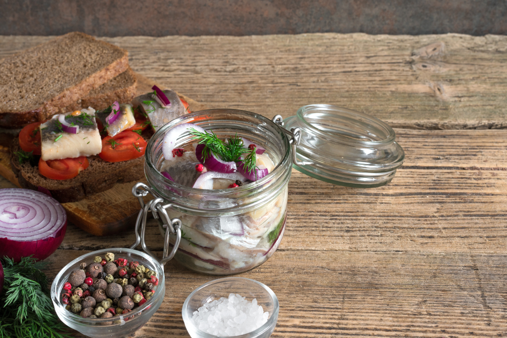 Засолка селедки в уксусе со специями для рыбы