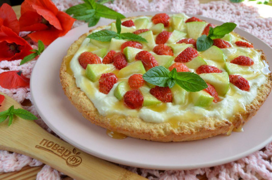 Яблочная пицца с карамелью