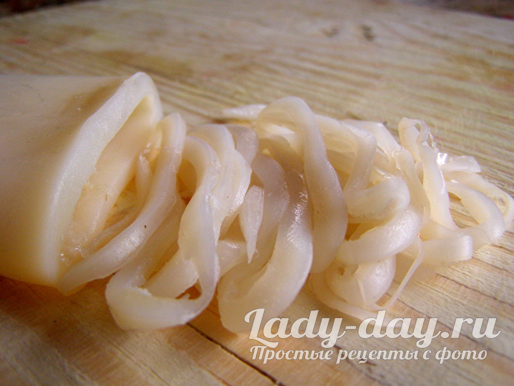 нарезать кальмар