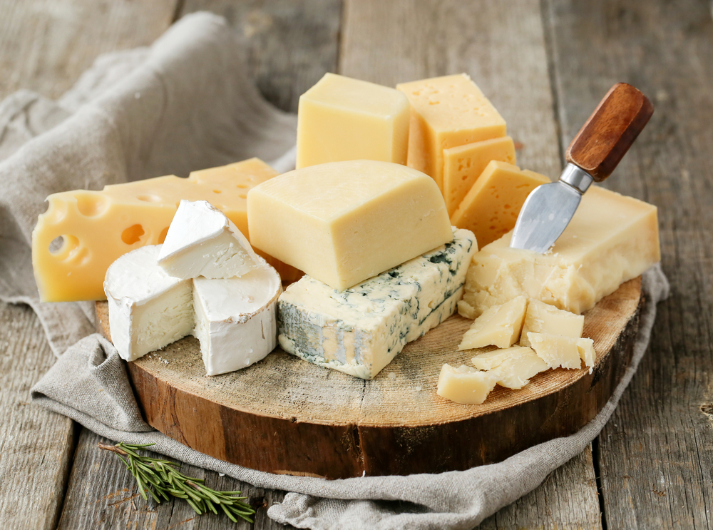 Сыры к белому вину: твердый сыр, сыр с плесенью