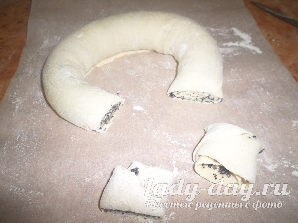 рулет из теста с маком