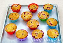 Кексы с клюквой в духовке