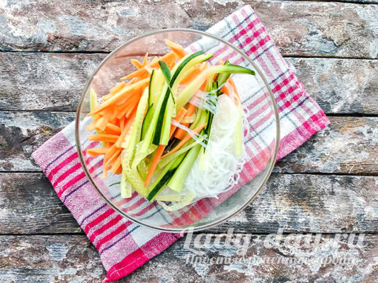 овощи в тарелке