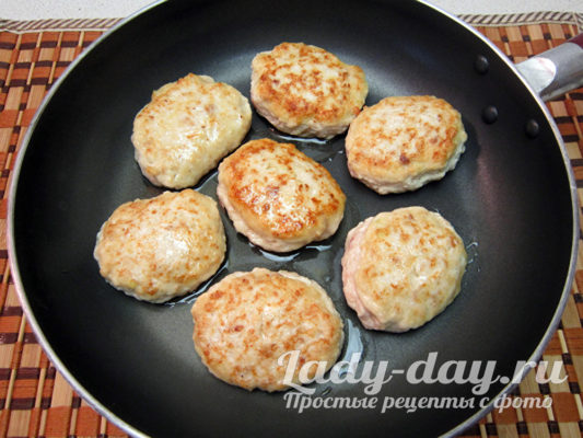 обжарить котлеты