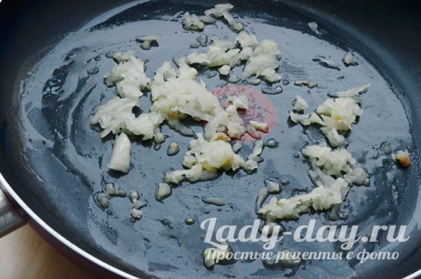 обжарить лук