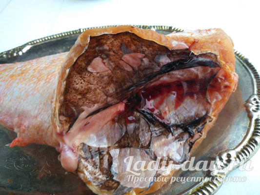 потрошим рыбу