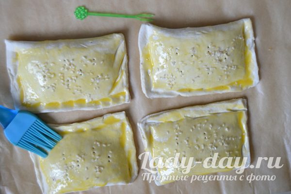 посыпаем кунжутом