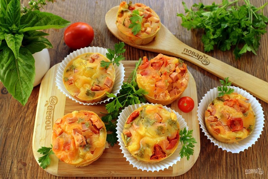 Маффины с колбасой и сыром