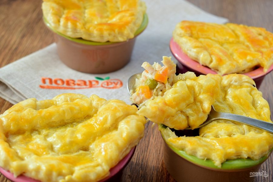 Куриные мини-пироги в горшочках