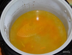 Суп из рыбных консервов в мультиварке - фото шаг 2