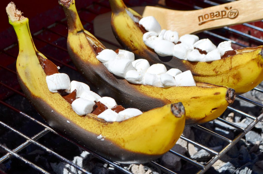 Банановый десерт на гриле