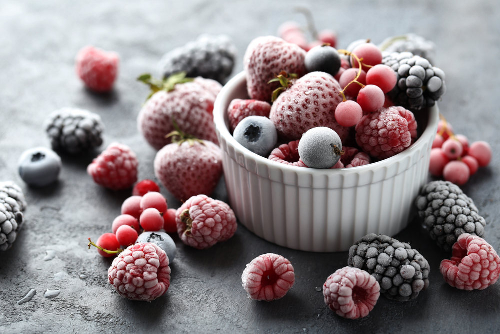 Замороженные ягоды: клубника, малина, смородина, черника, ежевика
