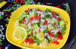 Пестрый овощной салат с рисом Как приготовить вкусный овощной салат