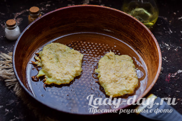 жарить драники