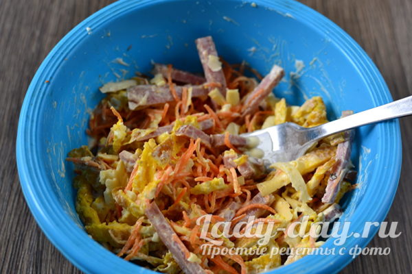 смешать в миске