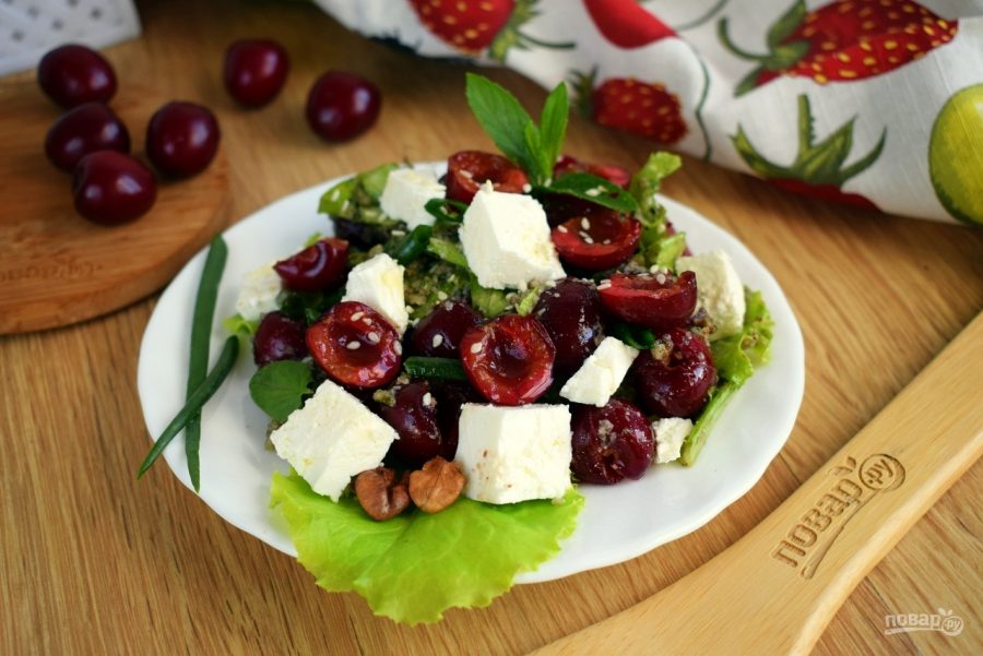 Салат с черешней