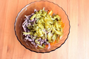 Салат с сердцем, морковью и луком - фото шаг 6