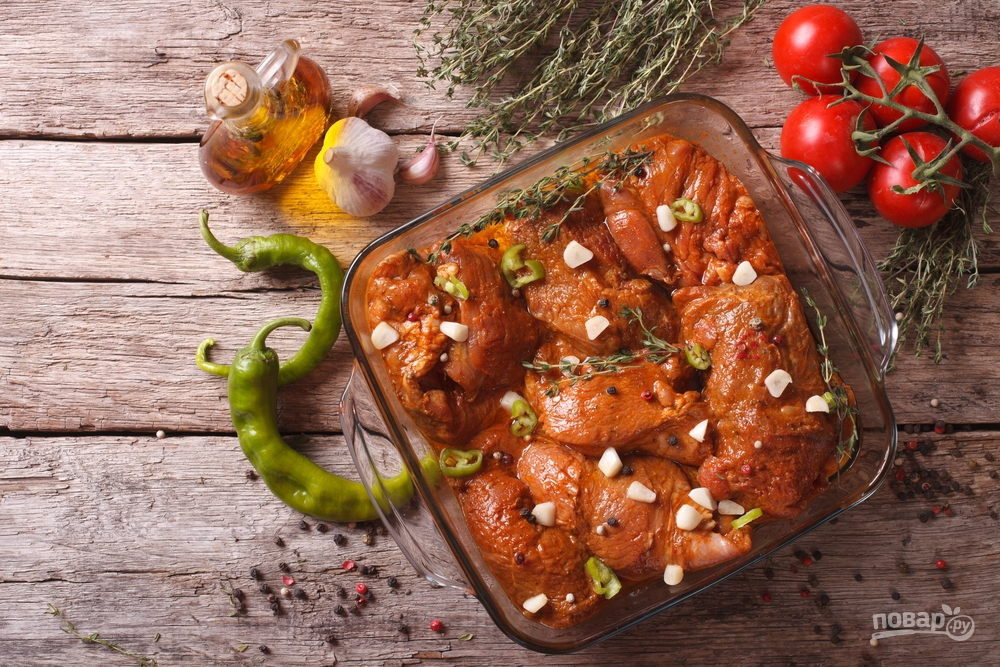 Мясо на шашлык маринуется в маринаде