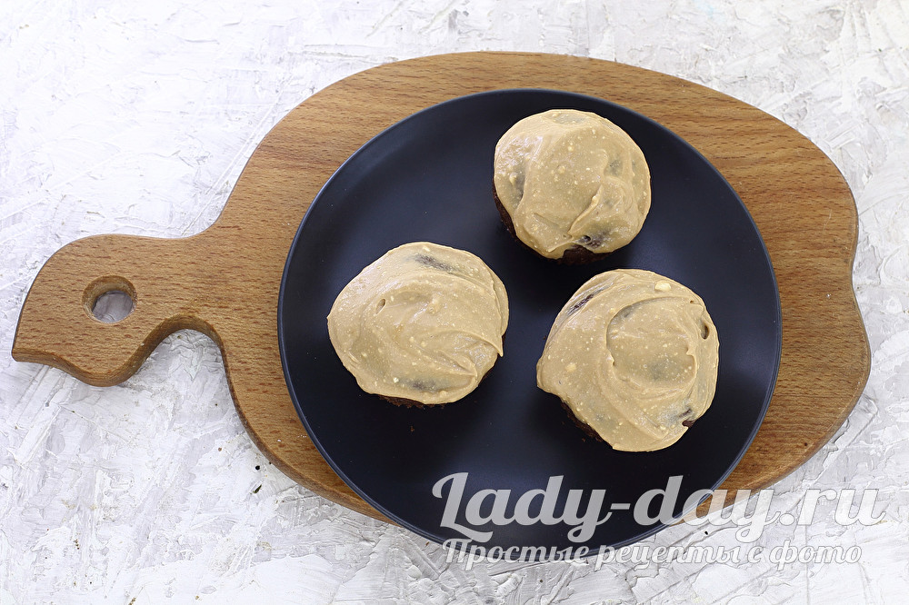 смазать маффины кремом