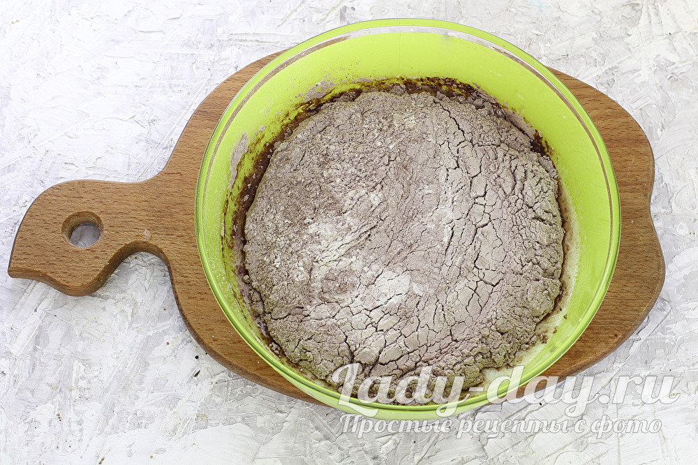 смешать тесто