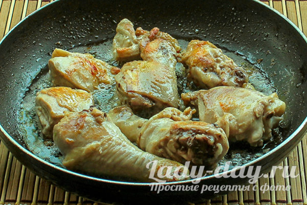 обжариваем курицу