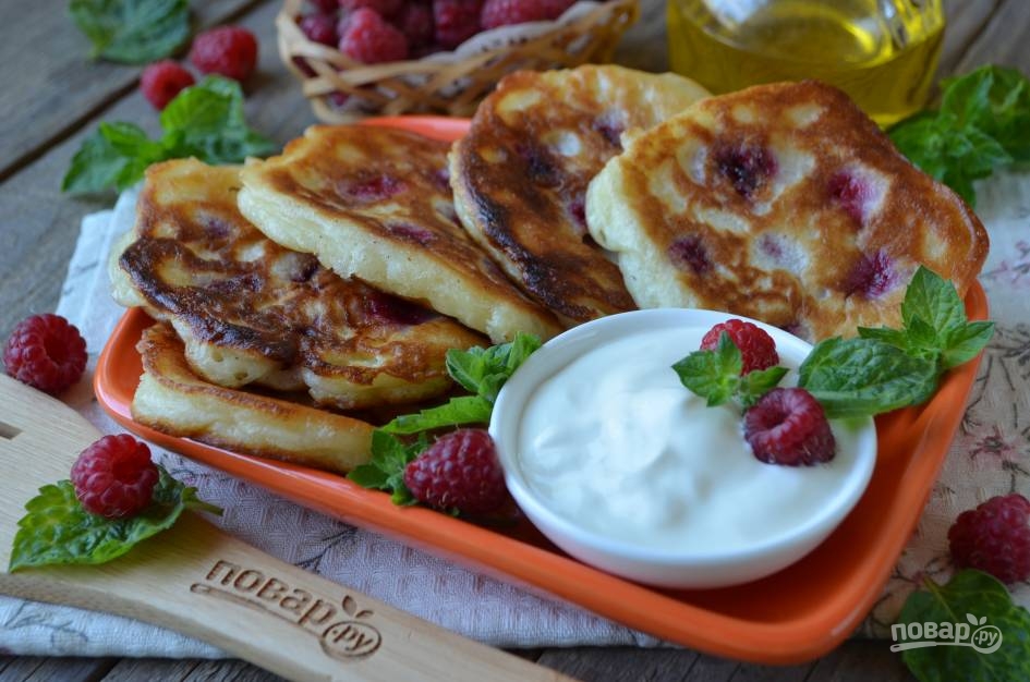 Оладьи на кефире с малиной