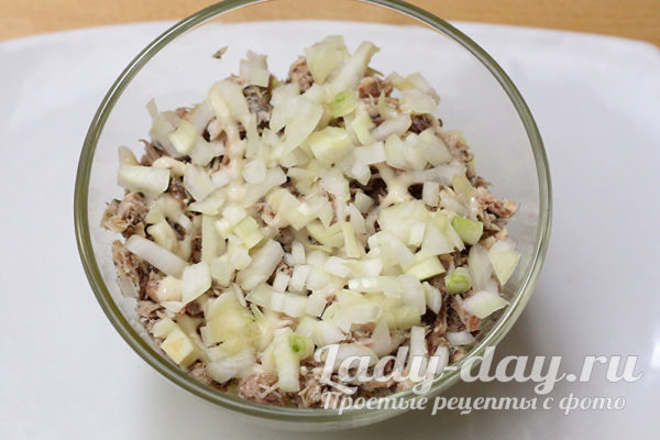 слой маринованного лука