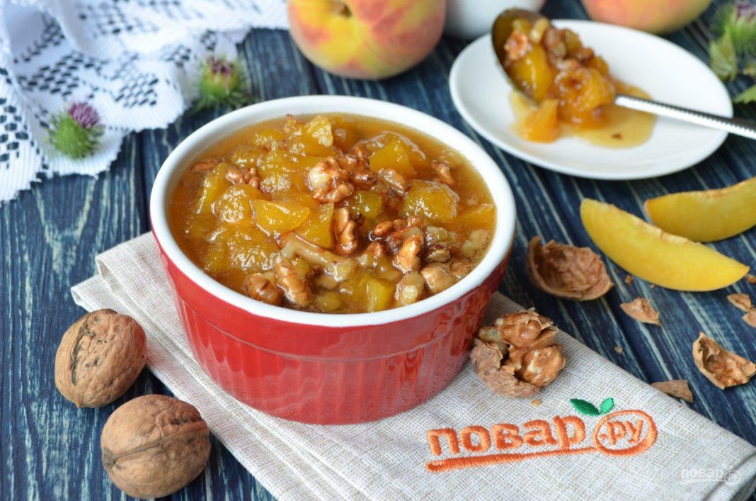 Варенье из персиков с грецкими орехами
