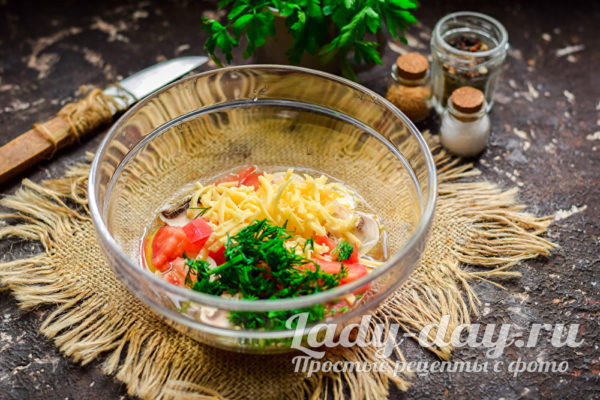 добавляем зелень и сыр