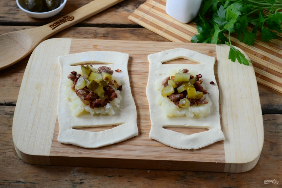 Как приготовить лодочки из слоеного теста с мясом и овощами