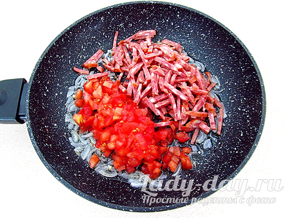 помидор и колбаса