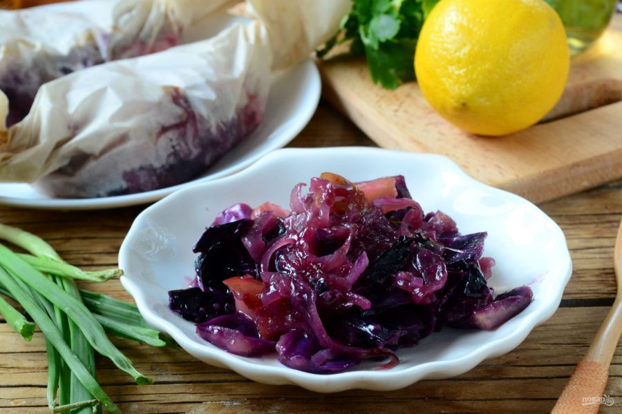 Острая красная капуста в пергаменте