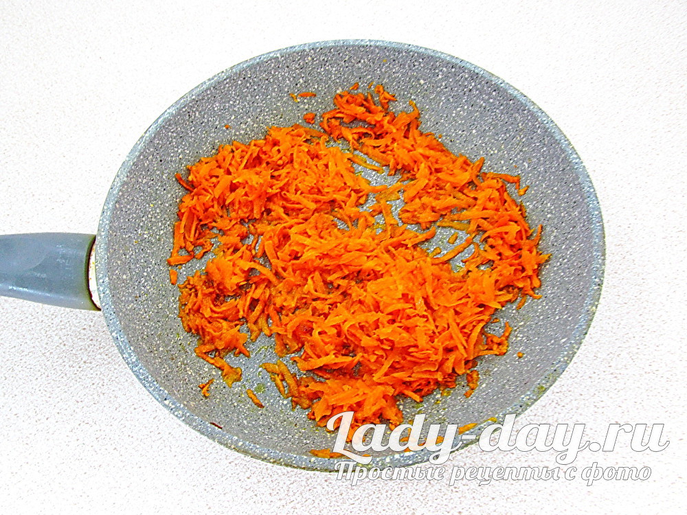 жарить морковь