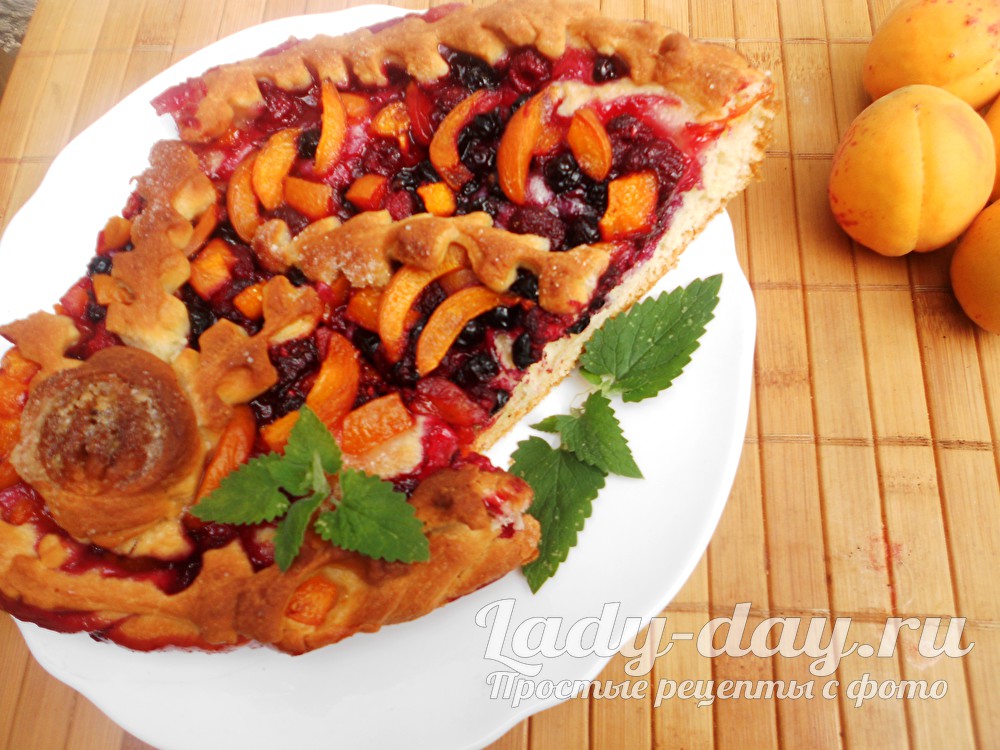 Пирог с абрикосами из дрожжевого теста, в духовке, рецепт с фото